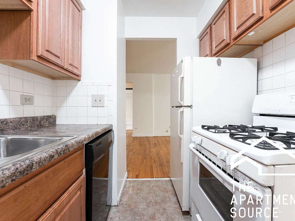1st image of 521 W Briar Pl APT 301