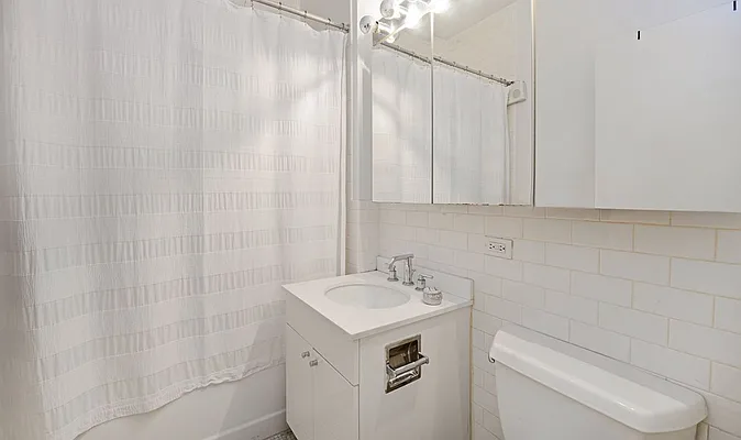 Rented by NY Living Solutions | media 32