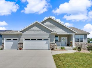 2868 Royal Oak Ridge Rd, Marion, IA 52302