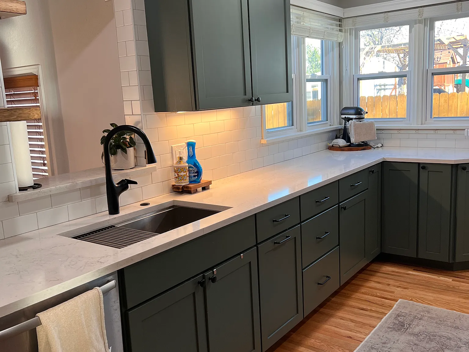 3 bed, 2400 sqft, $3,200 — Photo 2