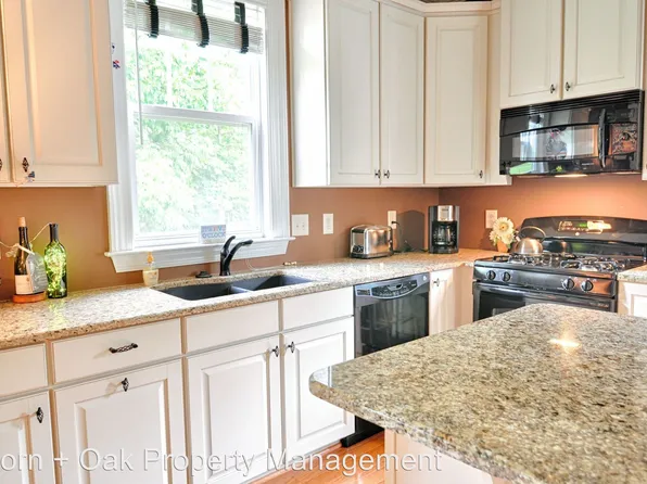 1001 Christopher Dr, Chapel Hill, NC 27517