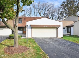 179 Cascade Dr, Indian Head Park, IL 60525