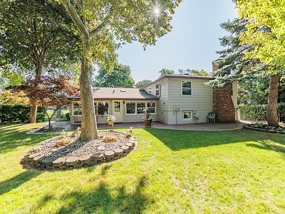 2nd image of 824 Strowbridge Dr