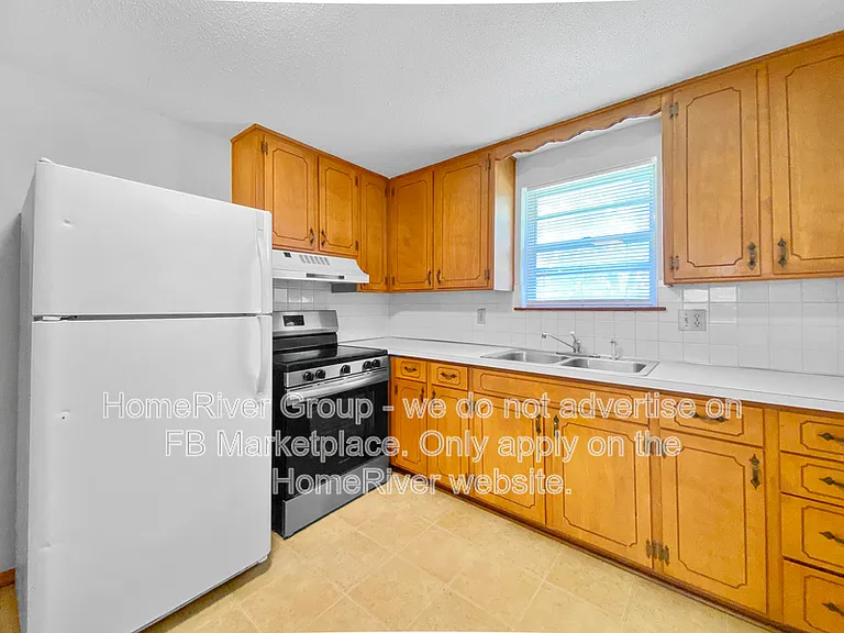 3734 NE 42nd Ter — Photo 9