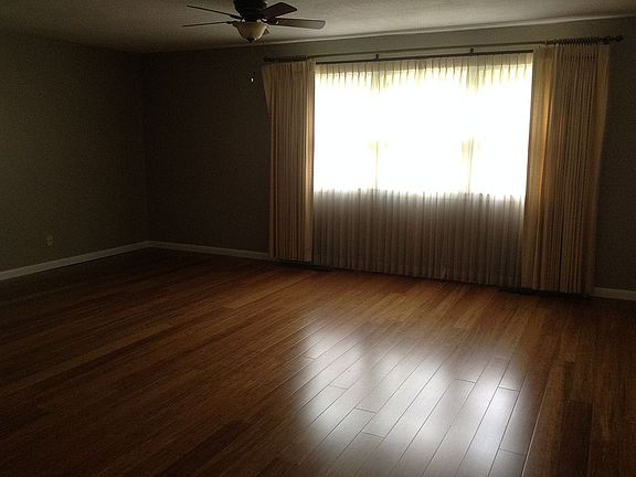 2nd image of 520 Oakhurst Dr APT 3