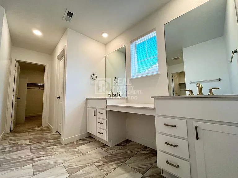 14833 Fairfax St — Photo 11