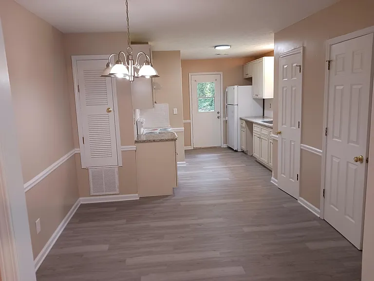 506 Charleston Ln — Photo 3