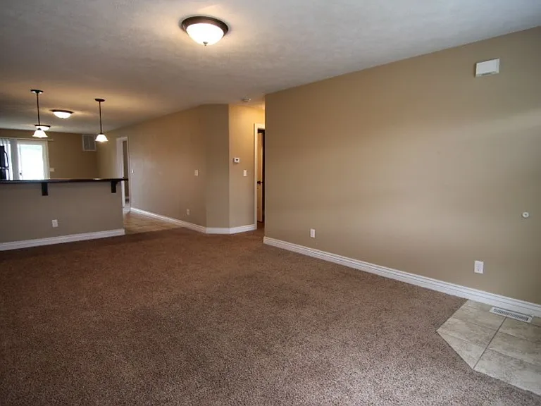 454 E Center St — Photo 3