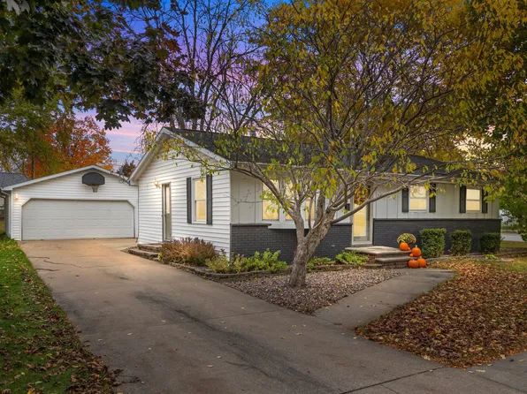 1207 Hietpas St, Little Chute, WI 54140