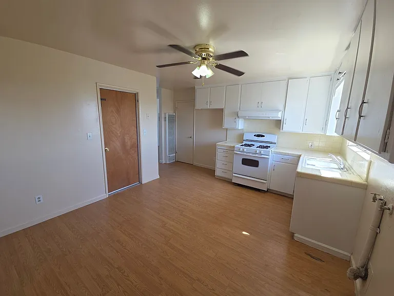 L Street Duplex — Photo 14