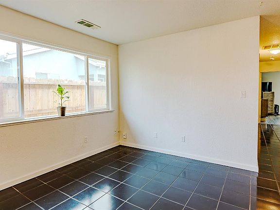 4th image of 2884 Don Rafael Ave