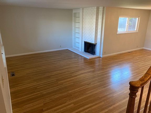 4th image of 1471 Pine Grove Way
