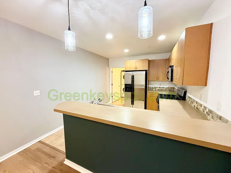 8514 N Central St — Photo 7