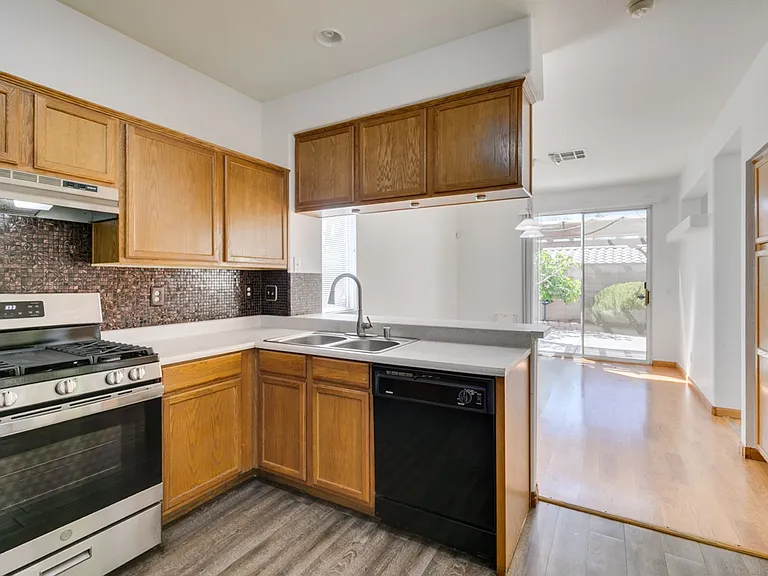 2760 Saigon Dr — Photo 18