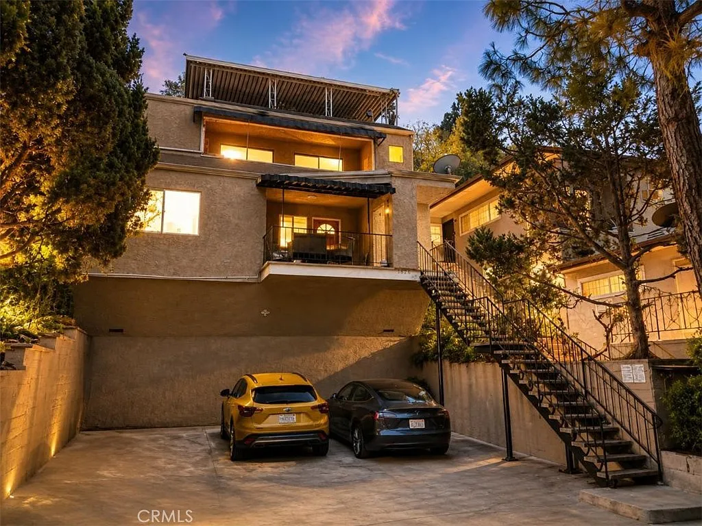 2 bed, 800 sqft, $3,200 — Photo 2