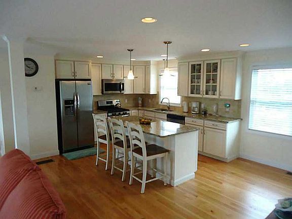 4th image of 7 Green Acres Dr