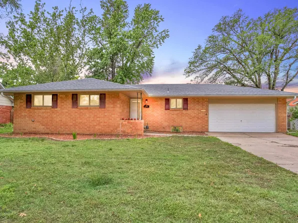 605 Catalina Dr, Hutchinson, KS 67502