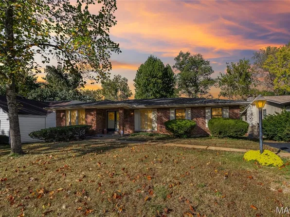 1071 Port Diane Dr, Saint Louis, MO 63146