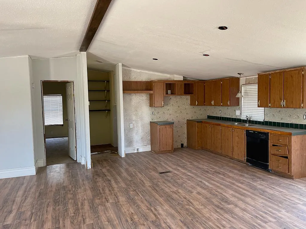 3 bed, 1456 sqft, $2,195 — Photo 3