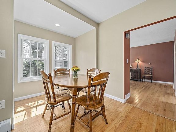 5th image of 581 Cohannet St