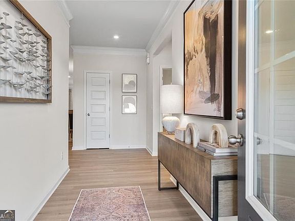 3rd image of 111 Summerfield Place Dr