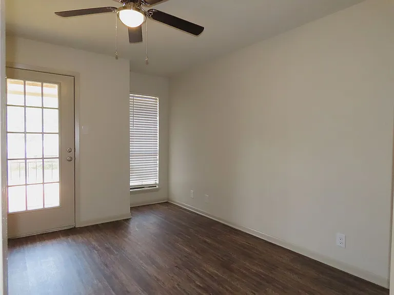 704 Kelli — Photo 26