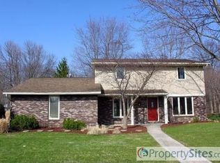 9026 Village Grove Dr, Fort Wayne, IN 46804