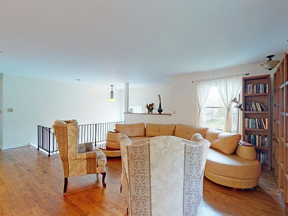 5th image of 860 Silver Rock Ln