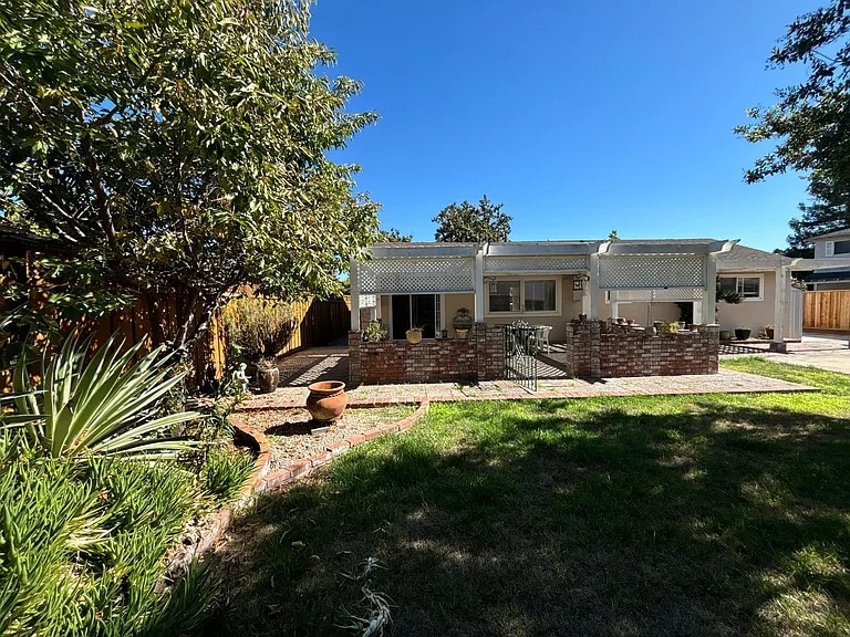 1419 Yolanda Ct — Photo 22