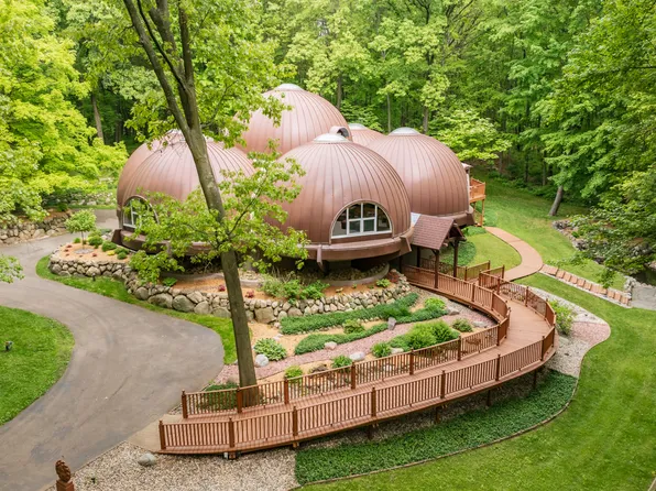 2755 N 9th St, Kalamazoo, MI 49009