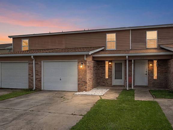 2nd image of 1815 Whispering Oaks Ln