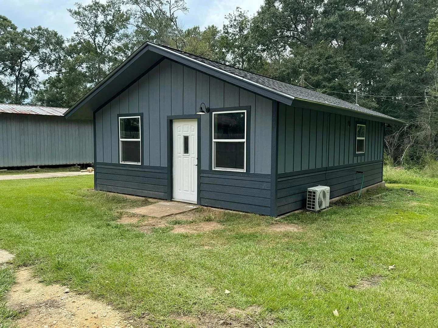 505 Hawkins Dr — Photo 4
