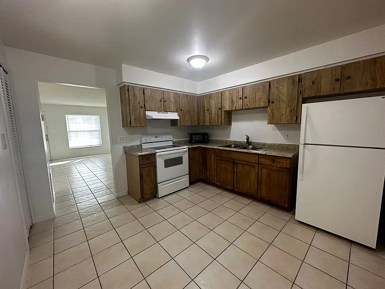 122 Caribbean St #4 — Photo 4