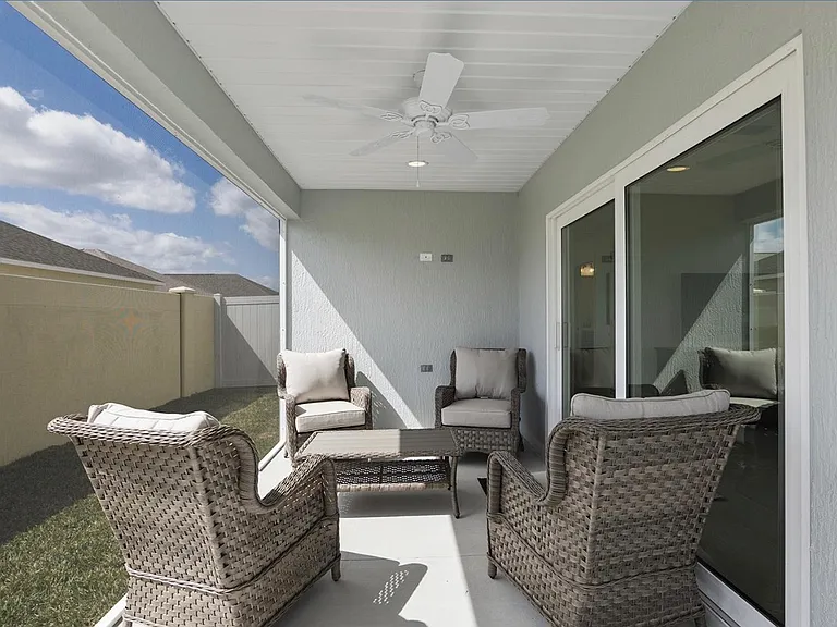 1374 Franklin Ct — Photo 12