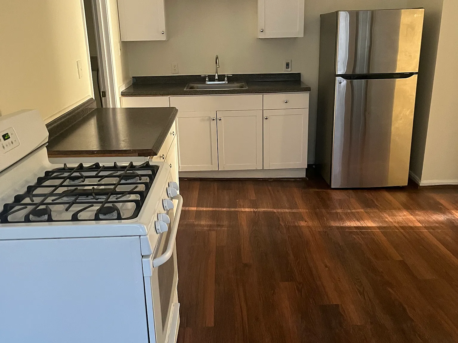 3 bed, 1250 sqft, $2,600 — Photo 3