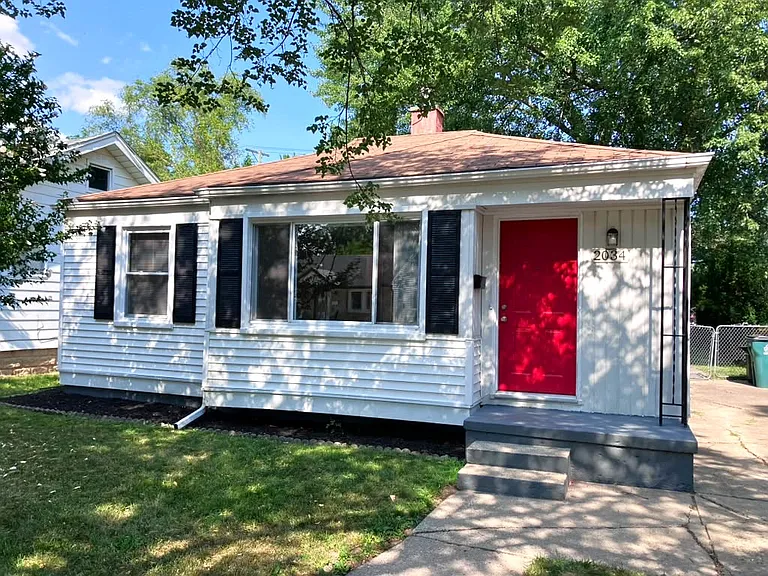 2034 Martin Rd — Photo 2