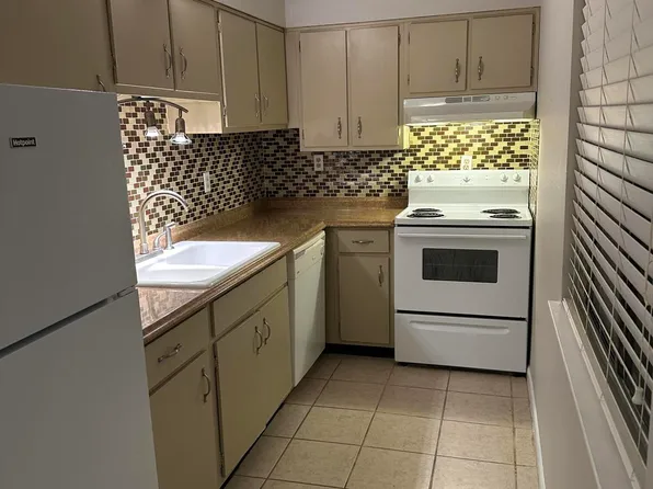 209 W Miracle Strip Pkwy APT D304, Mary Esther, FL 32569