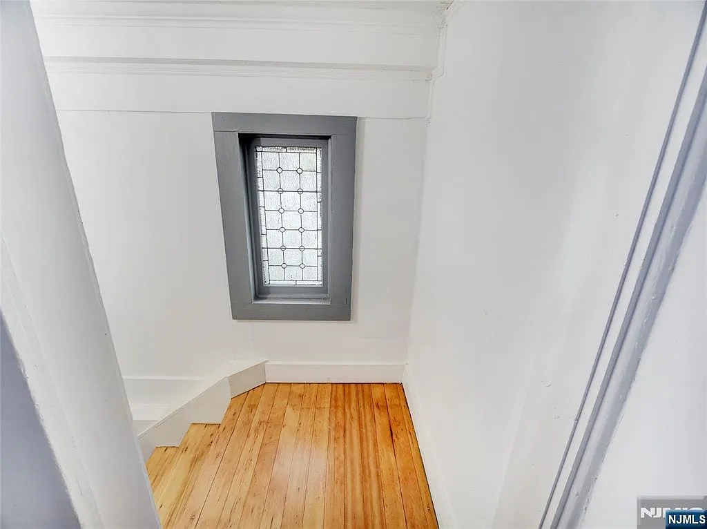4 bed, 1.5 bath, $3,999 — Photo 3