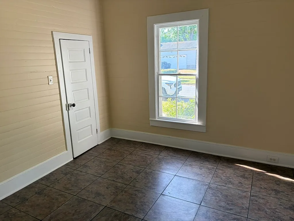 1 bed, 500 sqft, $700 — Photo 3