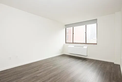520 W 43rd St #33A Photo 1