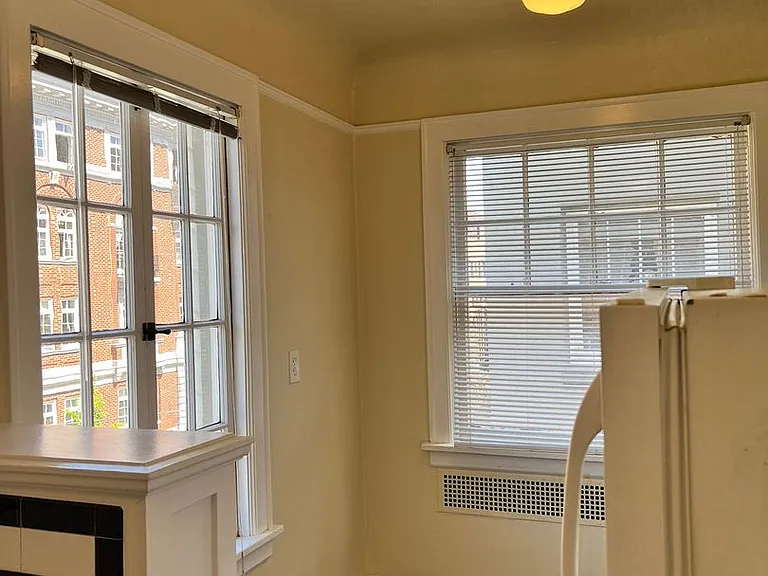 Flanders Apartments — Photo 22