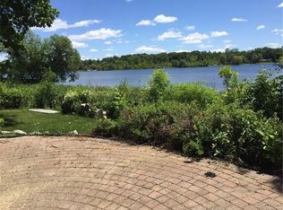 2067 Cliffside Dr, Wixom, MI 48393