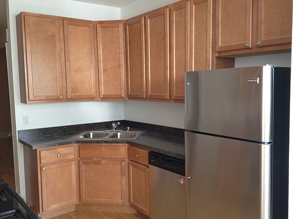 3rd image of 3243 N Southport Ave APT 1R