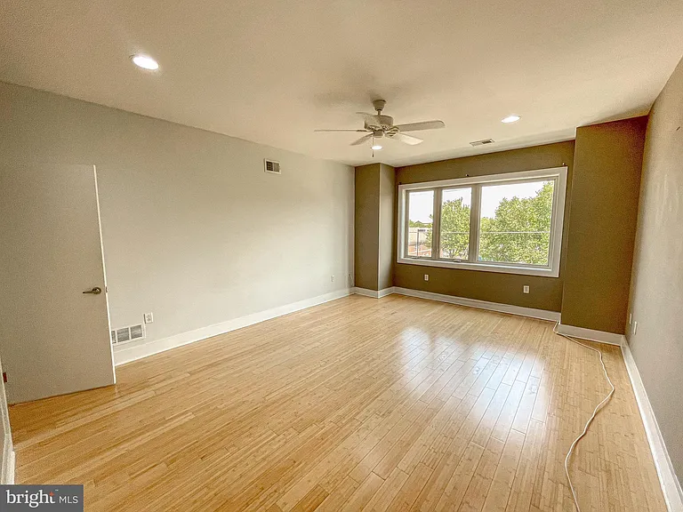 1020 S 5th St — Photo 12