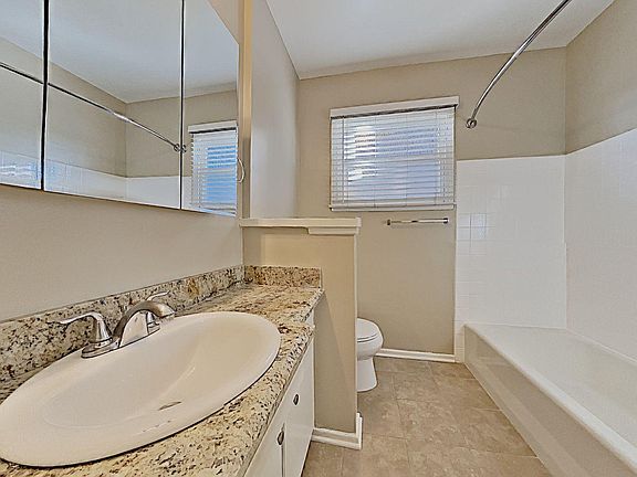 5th image of 219 208th Ave NE