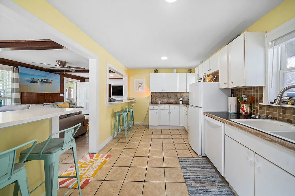 3 bed, 844 sqft, $2,000 — Photo 4