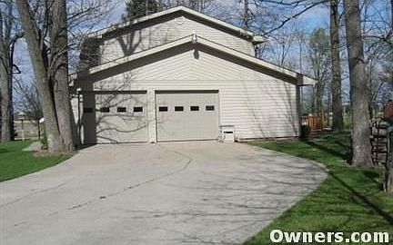 2-Car Attached Garage / Concrete Driveway
