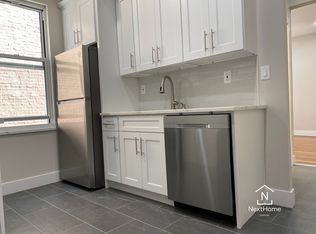 22-28 42nd St #1F, Astoria, NY 11105