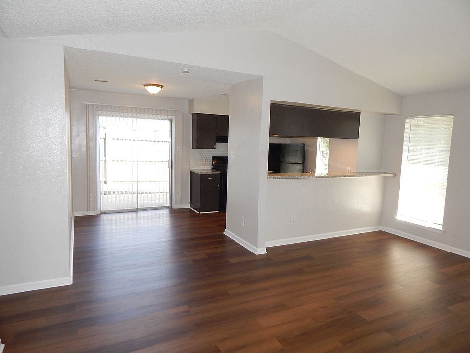 3 Bedroom duplex family room and kitchen.
