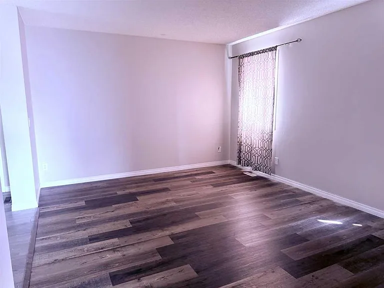 952 Taradale Dr NE — Photo 10
